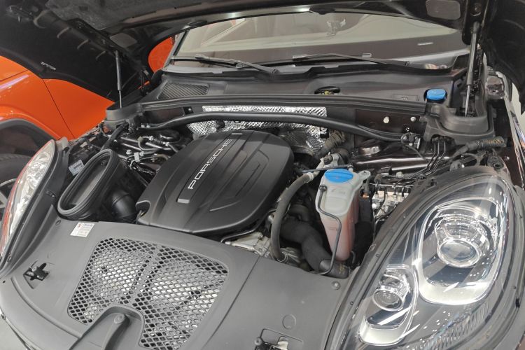 保时捷 2017款  Macan 2.0T机舱底盘24