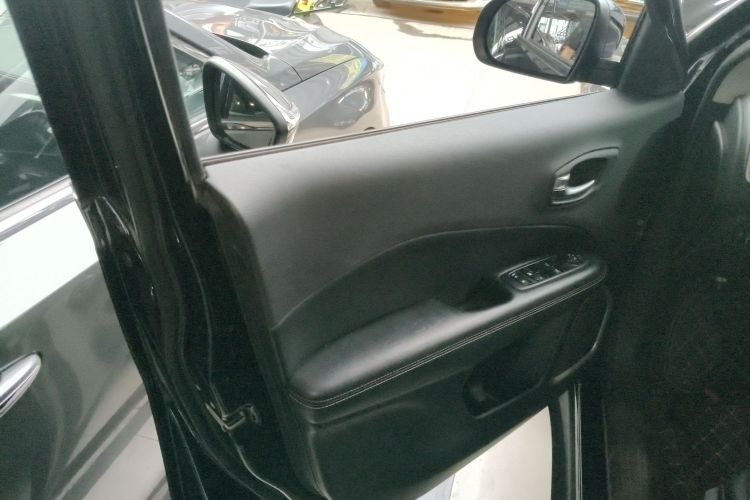 Jeep 指南者 2019款 220T 自动悦享版中控内饰47