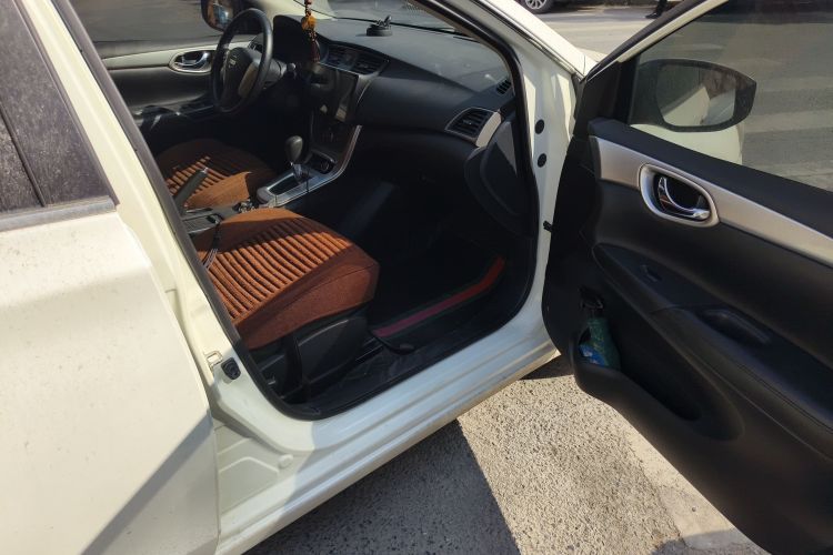 日产 轩逸 2014款 1.6XV CVT尊享版局部细节9005