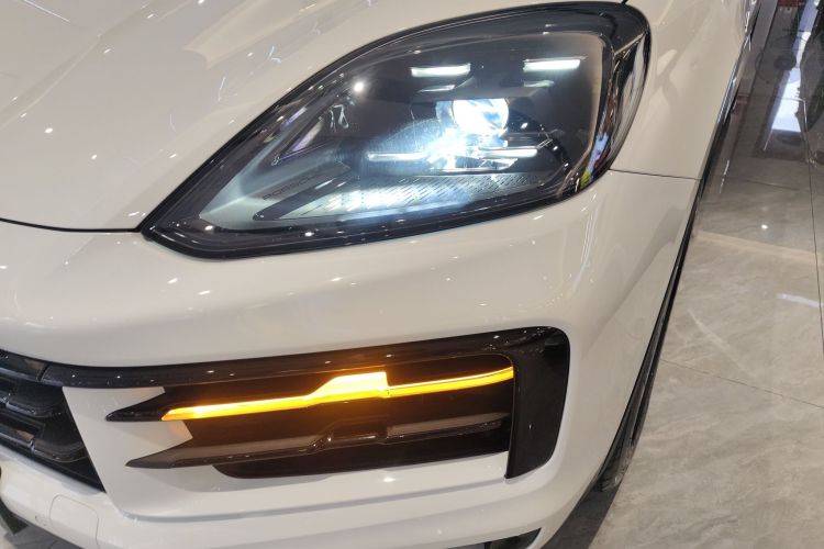 保时捷 Cayenne新能源 2024款 Cayenne Coupé E-Hybrid 2.0T车身外观36