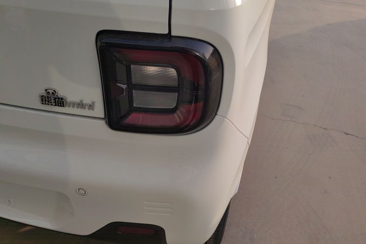 吉利银河 2024款 熊猫mini 200km 耐力熊车身外观9