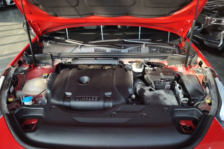 领克03 2020款 2.0TD 自动劲版机舱底盘24