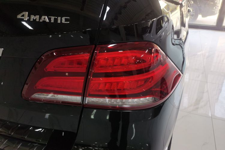 奔驰GLE 2019款 GLE 400 4MATIC 臻藏版车身外观9
