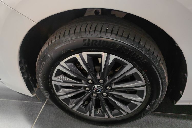 别克GL8 2025款 陆尊 智享版车身外观6007