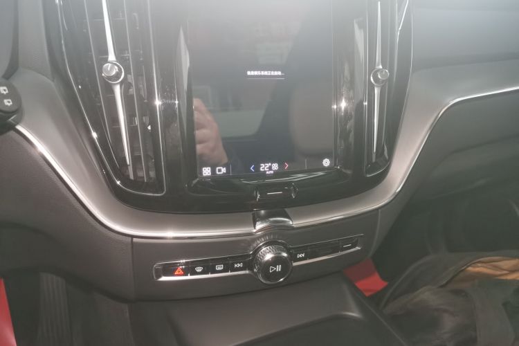 沃尔沃XC60 2024款 B5 四驱智逸豪华版中控内饰16
