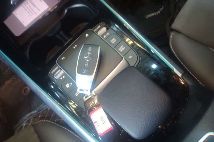 奔驰EQA 2022款 EQA 300 4MATIC 首发特别版中控内饰7001