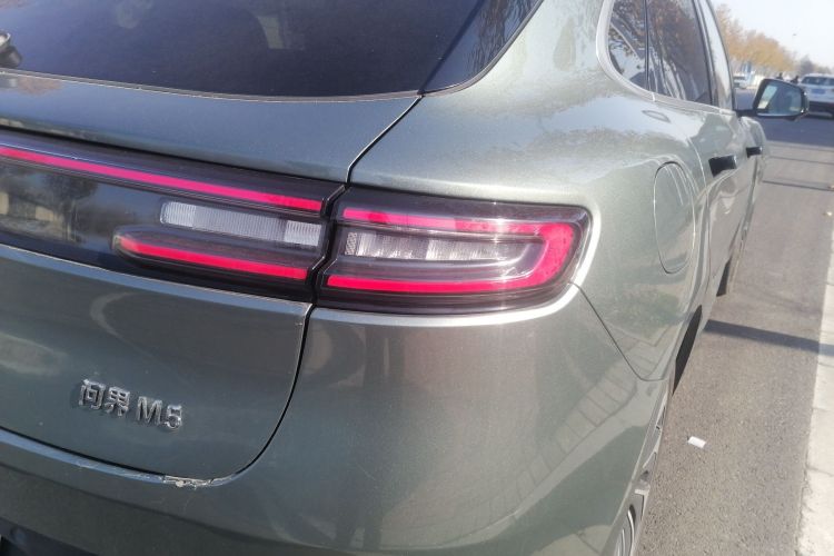 鸿蒙智行 问界M5 2022款 增程四驱性能版车身外观9