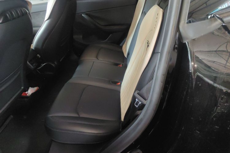 特斯拉 Model Y 2023款 长续航全轮驱动版中控内饰7004