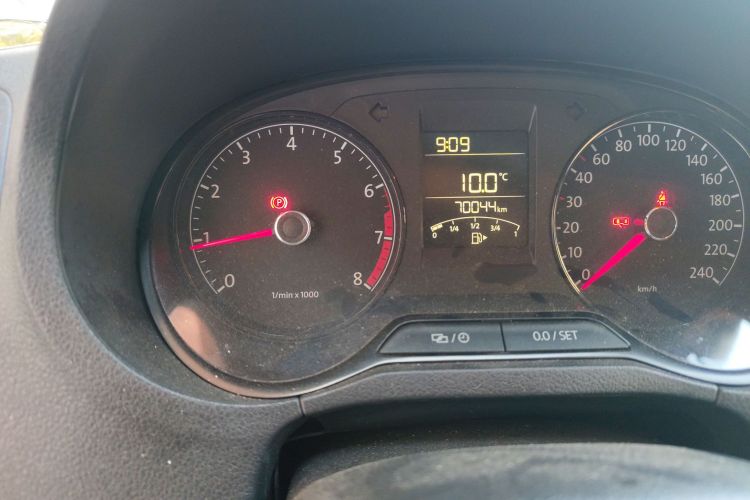 大众 Polo 2014款 1.4L 手动风尚版中控内饰15