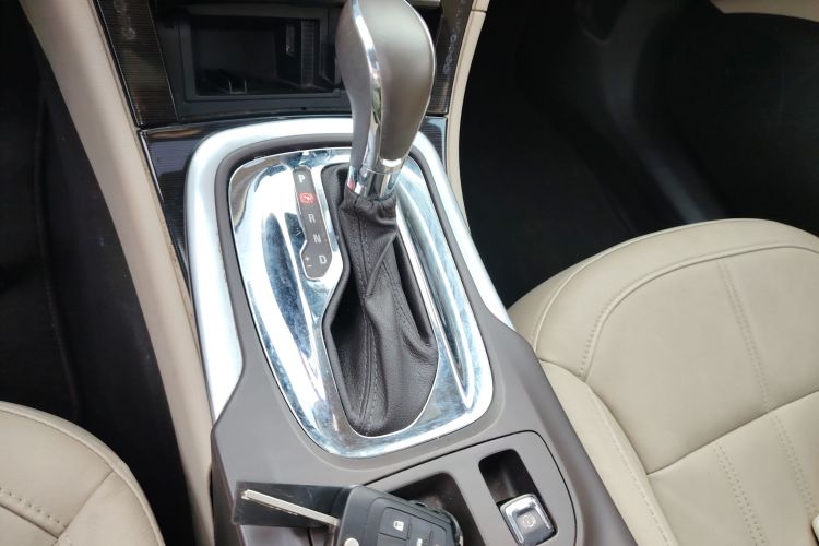 别克 君威 2014款 2.0L 精英时尚型中控内饰18