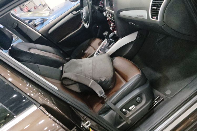 奥迪Q5 2016款 40 TFSI 技术型局部细节41