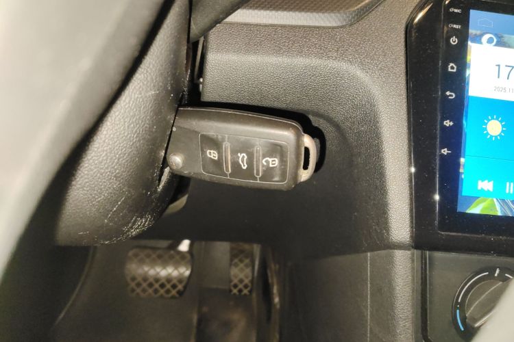 大众 捷达 2017款 1.5L 自动时尚型中控内饰11