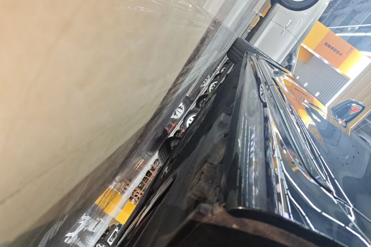 宝马7系 2018款 730Li 领先型 M运动套装局部细节9002