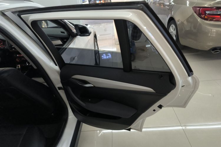 宝马X1 2014款 sDrive18i 时尚型中控内饰45