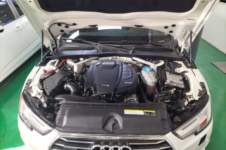 奥迪A4L 2017款 40 TFSI 时尚型机舱底盘24