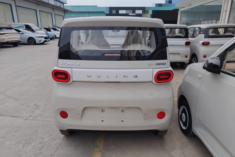 五菱汽车 宏光MINIEV 2024款 第三代 215km 青春版车身外观6004