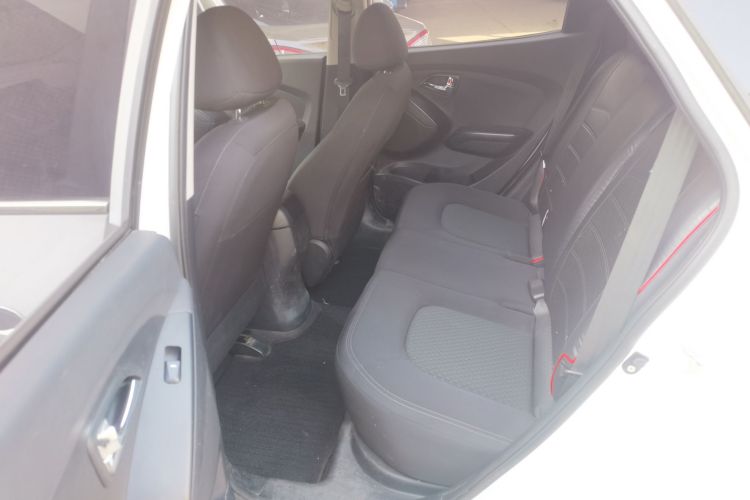 北京现代ix35 2015款 2.0L 自动两驱舒适型 国V中控内饰21