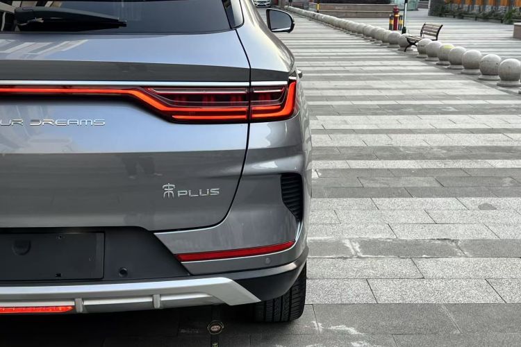 比亚迪 宋PLUS 2020款 1.5T 自动尊贵型车身外观9