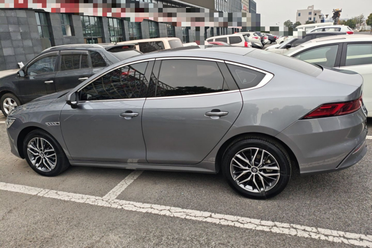 比亚迪 秦PLUS 2023款 冠军版 EV 420KM超越型车身外观4