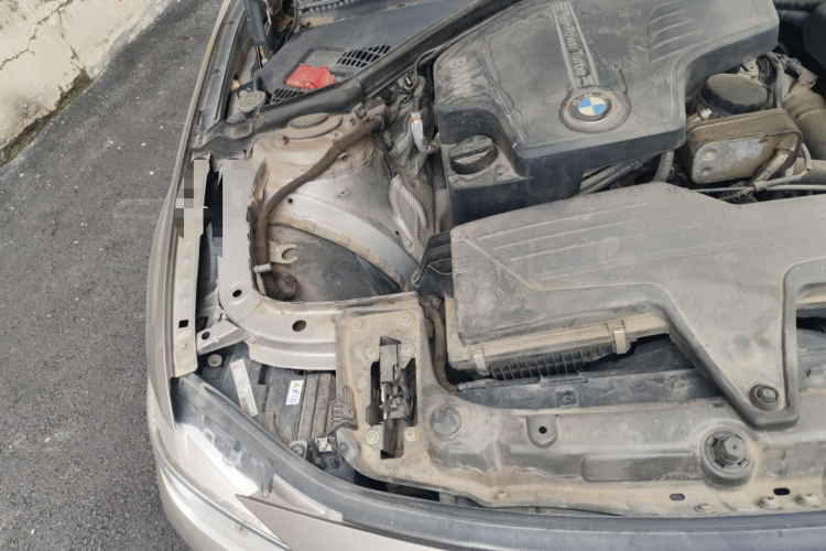 宝马3系 2015款 320i 超悦版时尚型局部细节9006