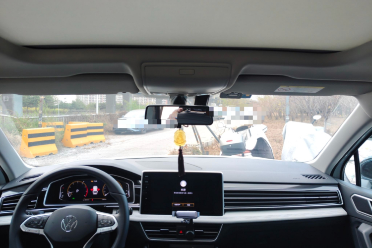 大众 途观L 2025款 出众款 300TSI 自动两驱龙腾版中控内饰22