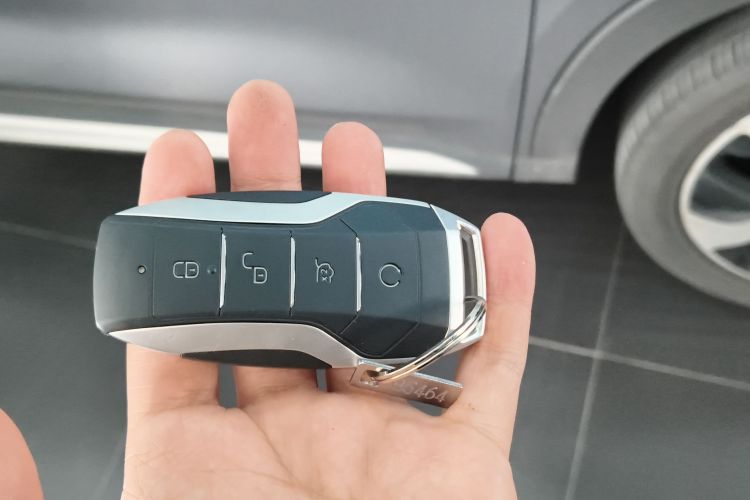 比亚迪 宋PLUS新能源 2021款 DM-i 51KM 尊荣型中控内饰11