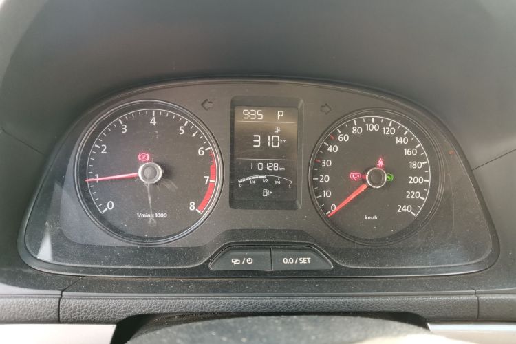 大众 朗逸 2013款 改款经典 1.6L 自动风尚版中控内饰15