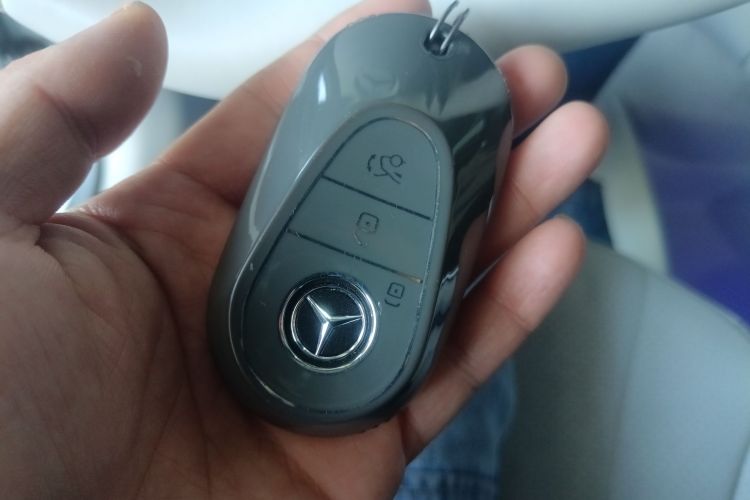 奔驰EQE SUV 2023款 350 4MATIC 先锋版中控内饰7001