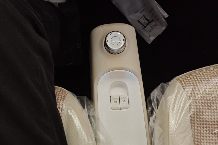 五菱汽车 宏光MINIEV 2024款 第三代 215km 青春版中控内饰18