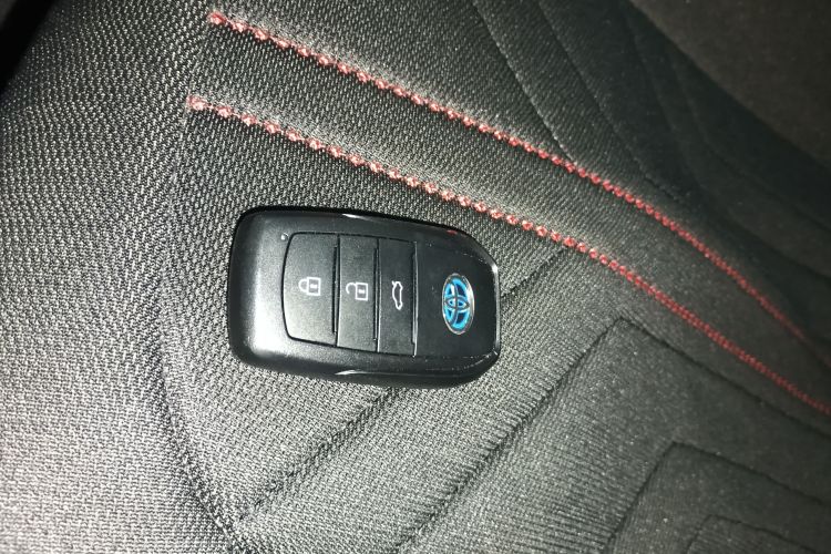 丰田 卡罗拉 2023款 1.8L 智能电混双擎 精英版中控内饰11