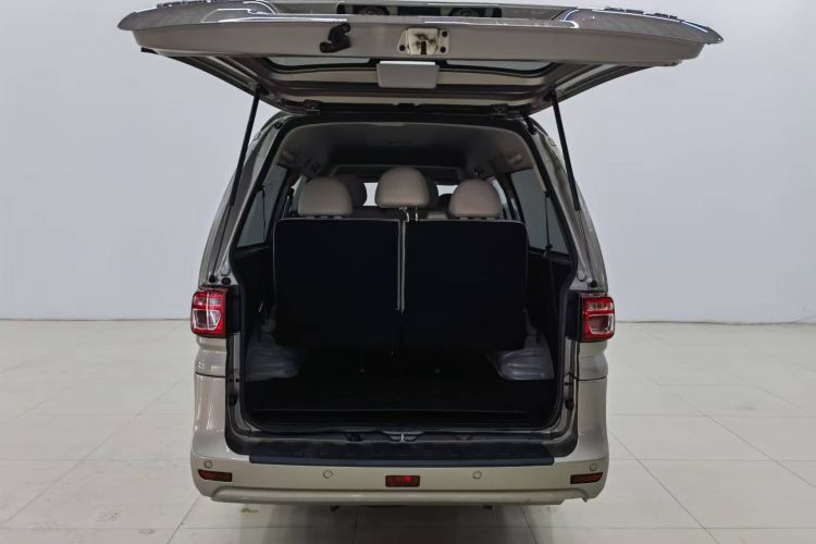 东风风行 菱智 2022款 M5L 2.0L 实用型 7座局部细节23