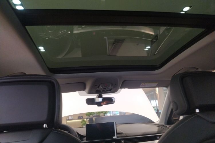 奥迪A4L 2025款 200万辆悦享版 40 TFSI 时尚动感型中控内饰22