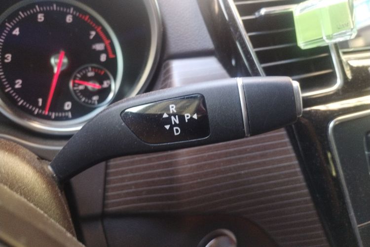 奔驰GLE 2018款 GLE 320 4MATIC 动感型臻藏版局部细节18