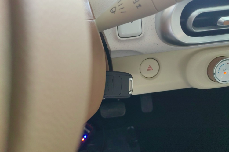 五菱汽车 宏光MINIEV 2024款 第三代 215km 青春版中控内饰11