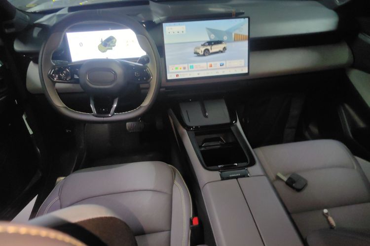 领克08 EM-P 2025款 120km 长续航Halo中控内饰12