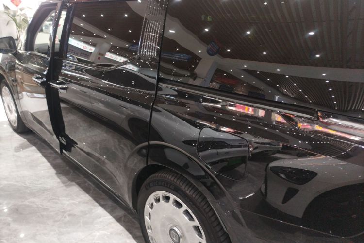 极氪009 2024款 光辉车身外观4