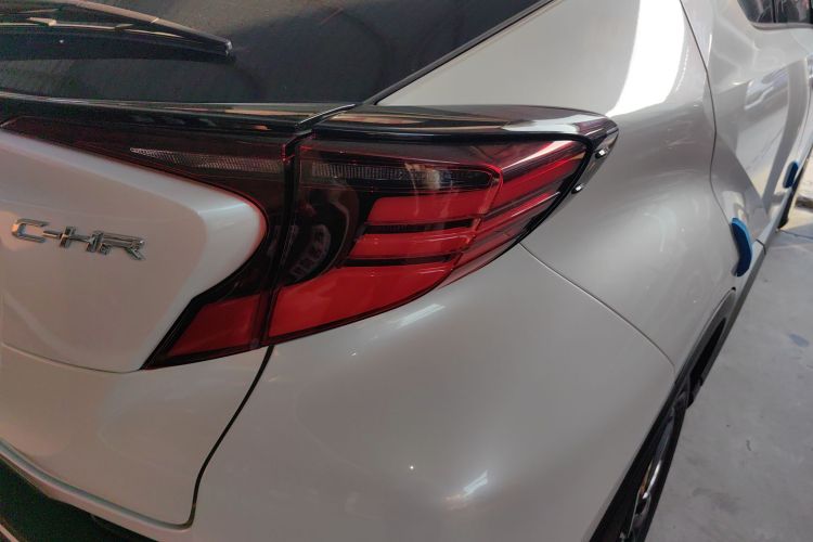 丰田C-HR 2021款 2.0L 豪华版车身外观9