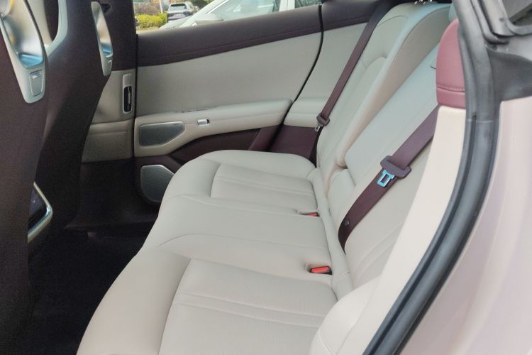 小米汽车 小米YU7 2025款 超长续航高性能四驱Max版中控内饰21