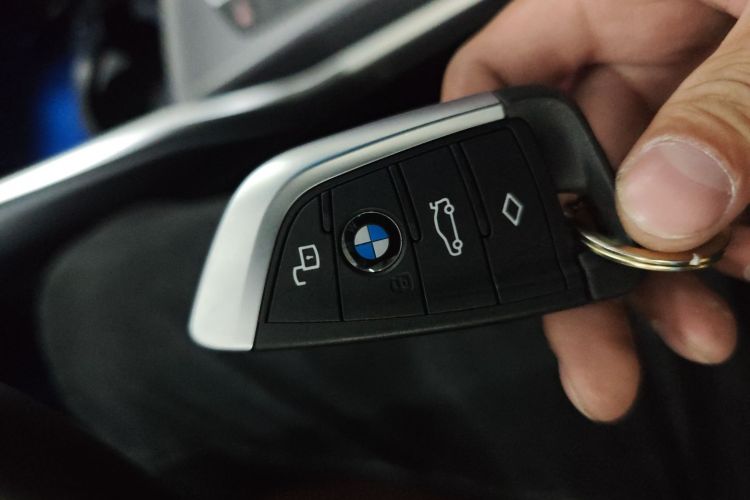 宝马4系 2023款 425i Gran Coupe M运动曜夜套装中控内饰7001