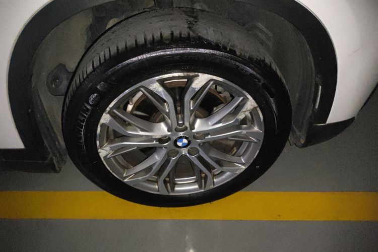 宝马X1 2019款 sDrive20Li 领先型车身外观6007