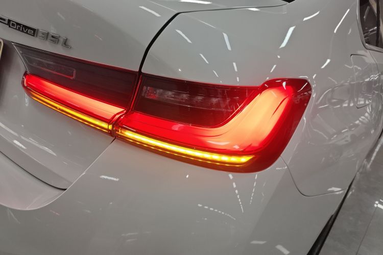 宝马i3 2022款 eDrive 35 L车身外观9