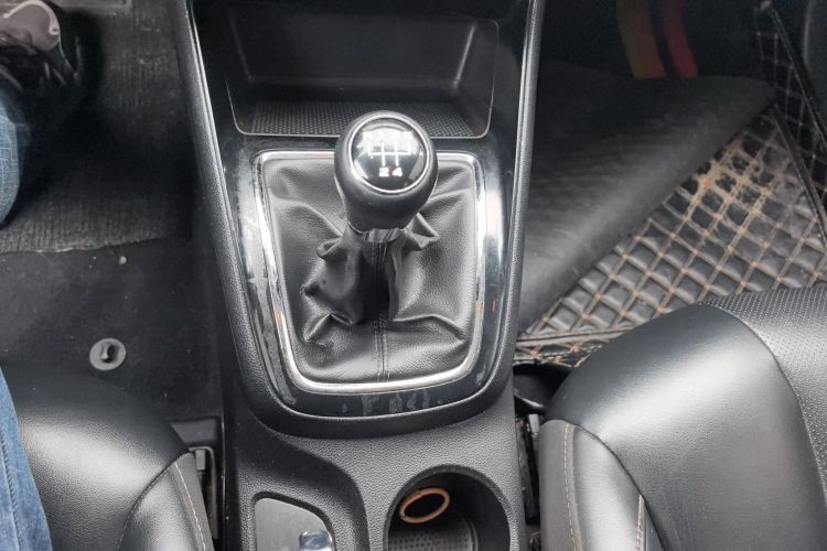 荣威i5 2020款 1.5L 手动4G互联领豪旗舰版中控内饰18