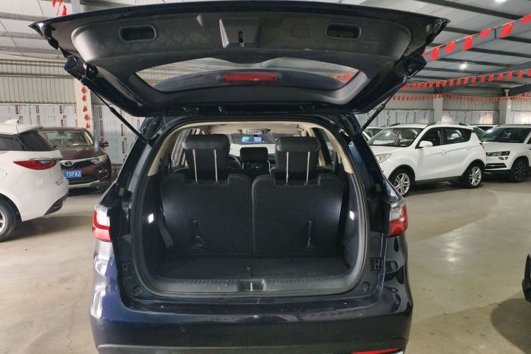 比亚迪 宋MAX 2017款 1.5T 自动智联精英型 7座机舱底盘23