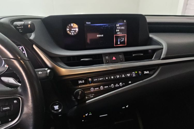 雷克萨斯ES 2018款 200 卓越版 国V中控内饰16