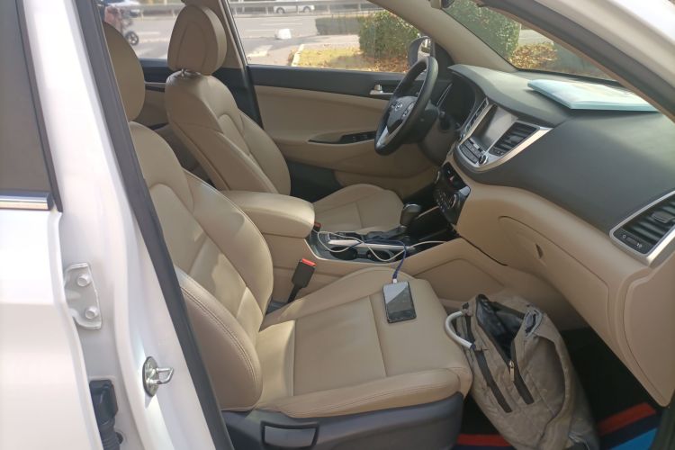 现代 途胜 2015款 1.6T 双离合两驱智能型局部细节41