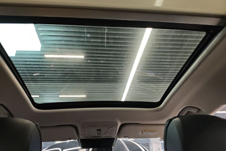 红旗HS5 2022款 改款 2.0T 智联旗享版中控内饰22