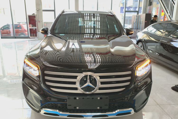 奔驰GLB 2024款 GLB 200 动感型车身外观2