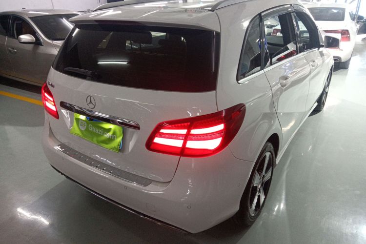 奔驰B级 2018款 B 200 时尚型车身外观7