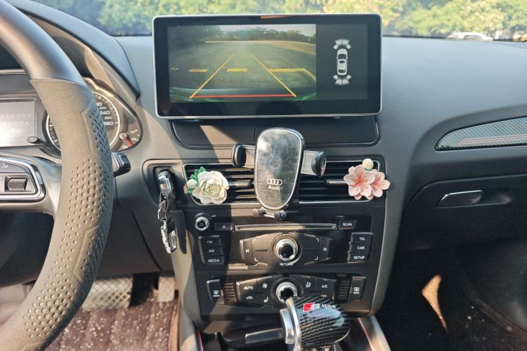 奥迪Q5 2018款 典藏版 40 TFSI 进取型中控内饰16