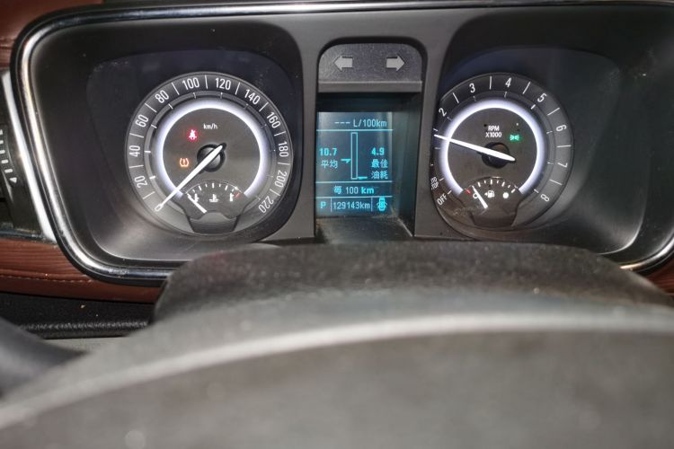 别克GL8 2017款 25S 豪华型 国V中控内饰15